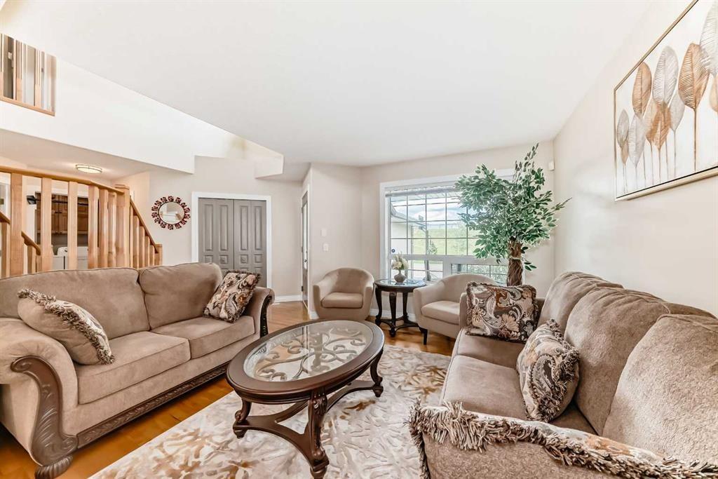 146 Scenic View Close, Calgary, AB - Indoor Photo Showing Living Room