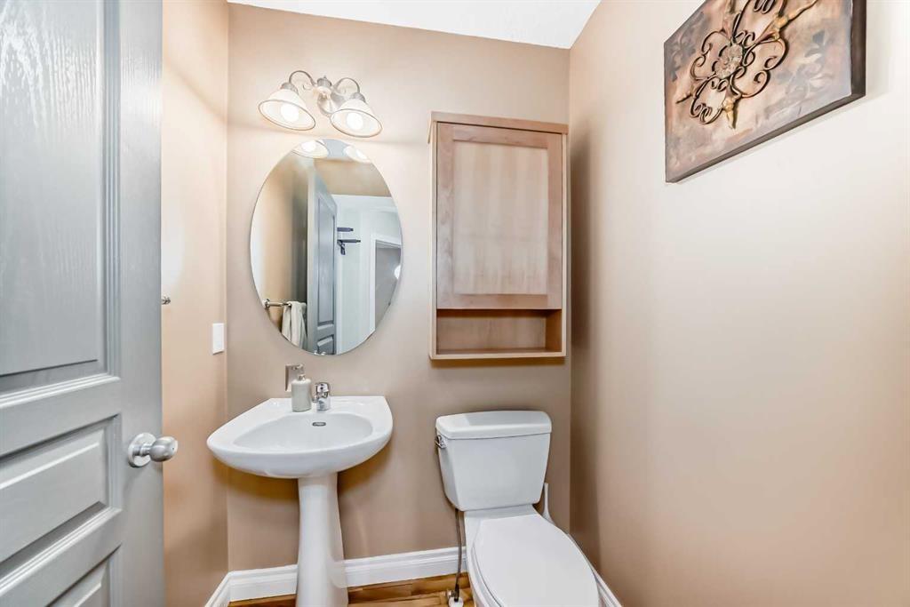 146 Scenic View Close, Calgary, AB - Indoor Photo Showing Bathroom
