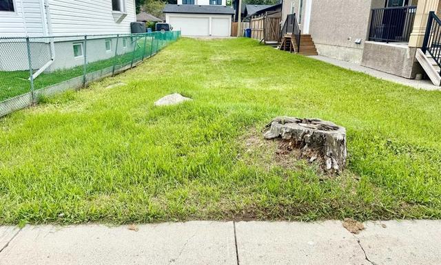 217 20 Avenue NW Calgary, AB T2M 1C3