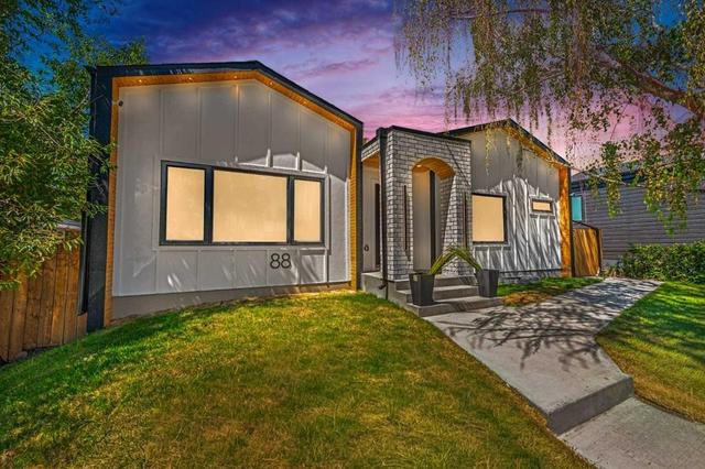 88 Cheyenne Crescent NW Calgary, AB T2L 0Z2