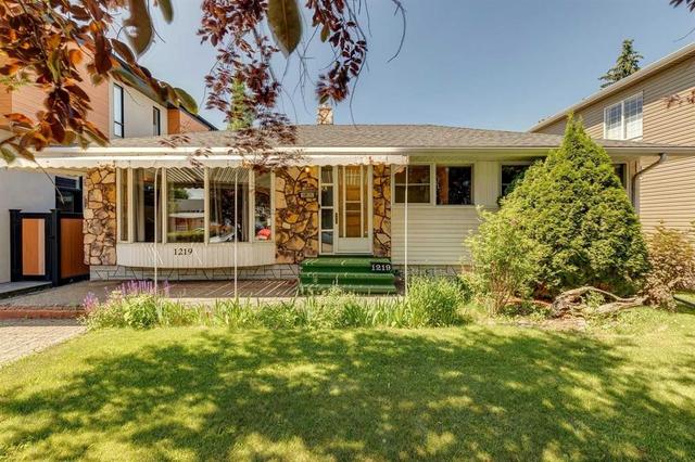 1219 Renfrew Drive NE Calgary, AB T2E 5J3