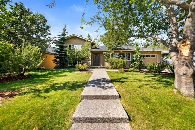 21 Roseview Drive NW Calgary, AB T2K 1N8