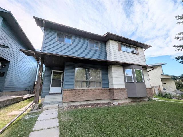 137 Bermuda Drive NW Calgary, AB T3K 1H6