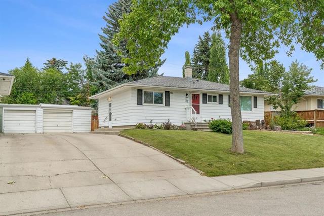 27 Heston Street NW Calgary, AB T2K 2C3