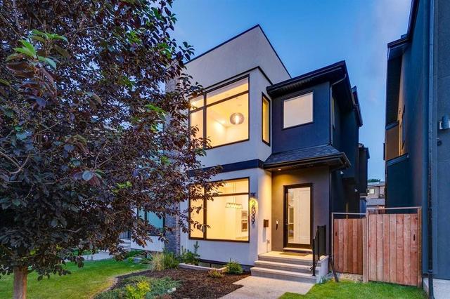 2039 44 Avenue SW Calgary, AB T2T 2N9