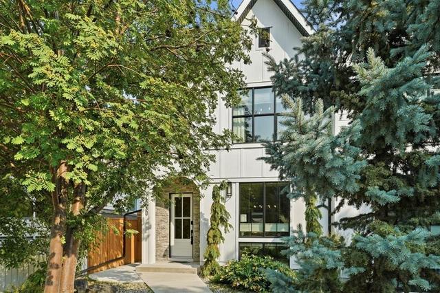 736 35 Street NW Calgary, AB T2N 2Z5