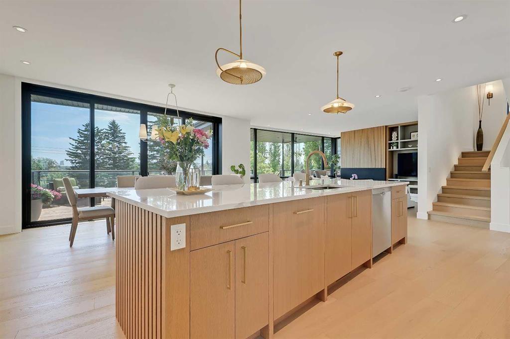 159 Rosery Drive Nw, Calgary, AB - Indoor Photo Showing Kitchen