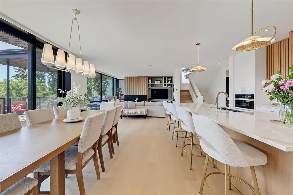 159 Rosery Drive Nw, Calgary, AB - Indoor Photo Showing Dining Room