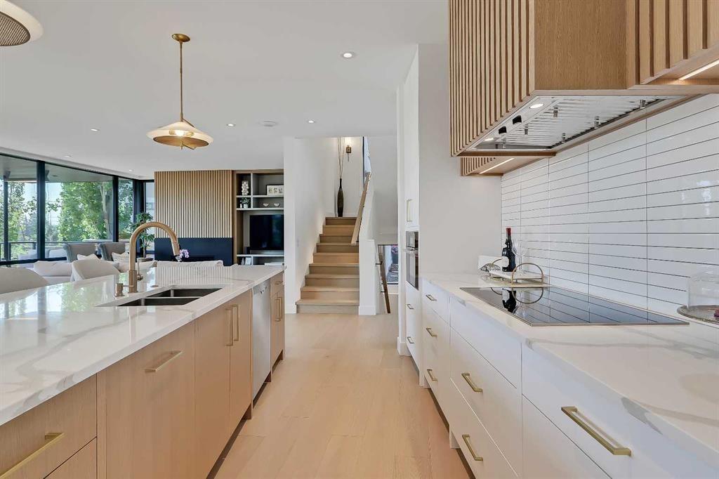 159 Rosery Drive Nw, Calgary, AB - Indoor Photo Showing Kitchen With Double Sink With Upgraded Kitchen