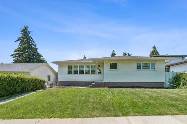 4319 19 Street NW Calgary, AB T2L 2B8