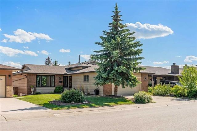 7715 67 Avenue NW Calgary, AB T3B 4P2