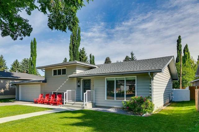 117 Chinook Drive SW Calgary, AB T2V 2P8
