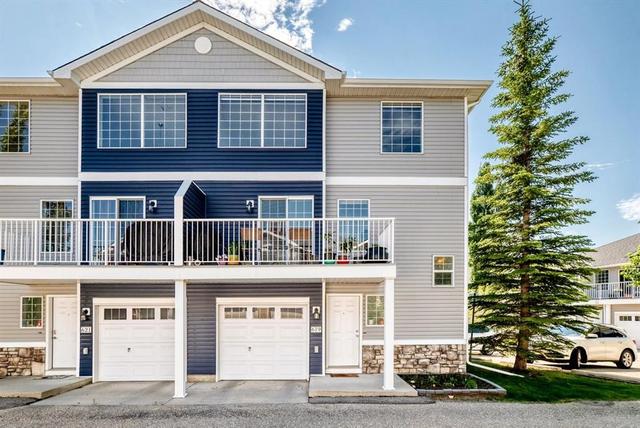 619 Country Village Cape NE Calgary, AB T3K 6E1