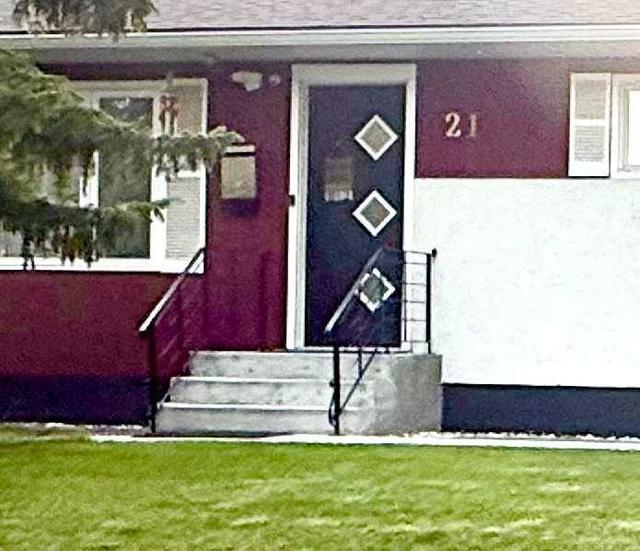 21 Cawder Drive NW Calgary, AB T2L 0L8