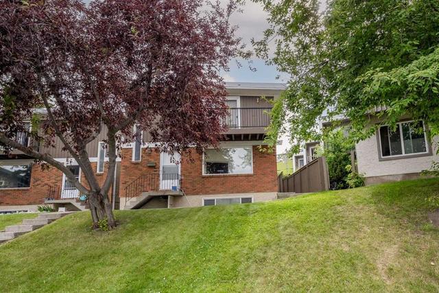 8-111 Huntington Park Green NW Calgary, AB T2K 5H4