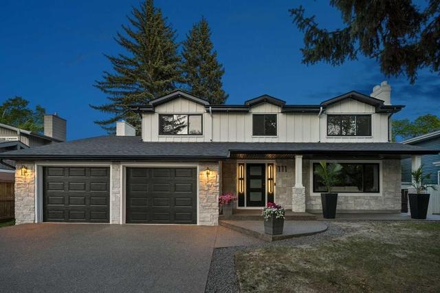 111 Canata Close SW Calgary, AB T2W 1P8
