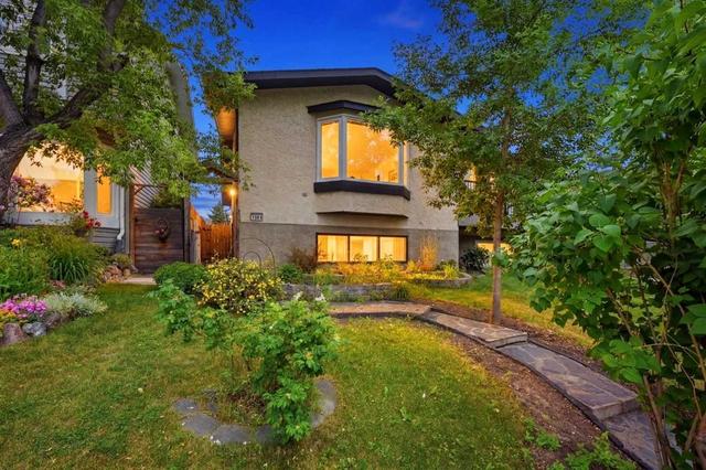 1004 Mckinnon Drive NE Calgary, AB T2E 7R8
