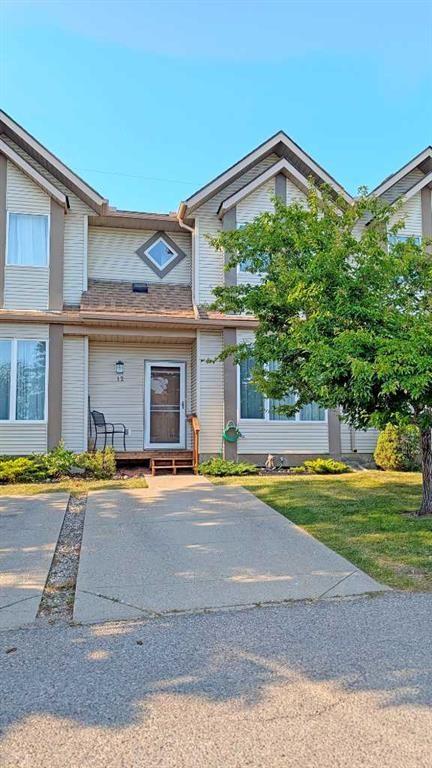12 Shawbrooke Court SW Calgary, AB T2Y 3G2