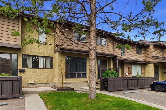3-2300 Oakmoor Drive SW Calgary, AB T2V 4N7