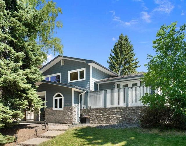 2712 Conrad Drive NW Calgary, AB T2L 1B4