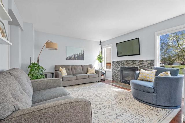 31 Mt Aberdeen Grove SE Calgary, AB T2Z 3N6