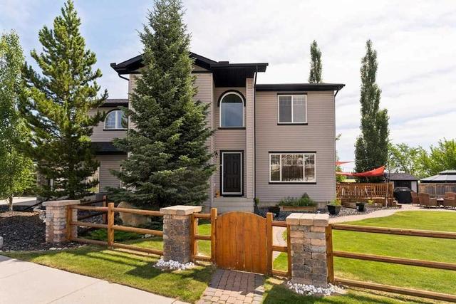 115 Rockmont Court NW Calgary, AB T3G 5V8