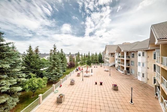 314-728 Country Hills Road NW Calgary, AB T3K 5K8