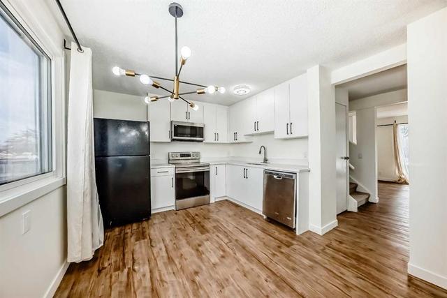 25 Erin Ridge Road SE Calgary, AB T2B 2W2