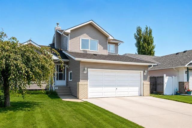 136 Harvest Hills Drive NE Calgary, AB T3K 3Y1