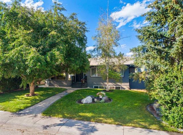 436 Attica Drive SE Calgary, AB T2H 1P6