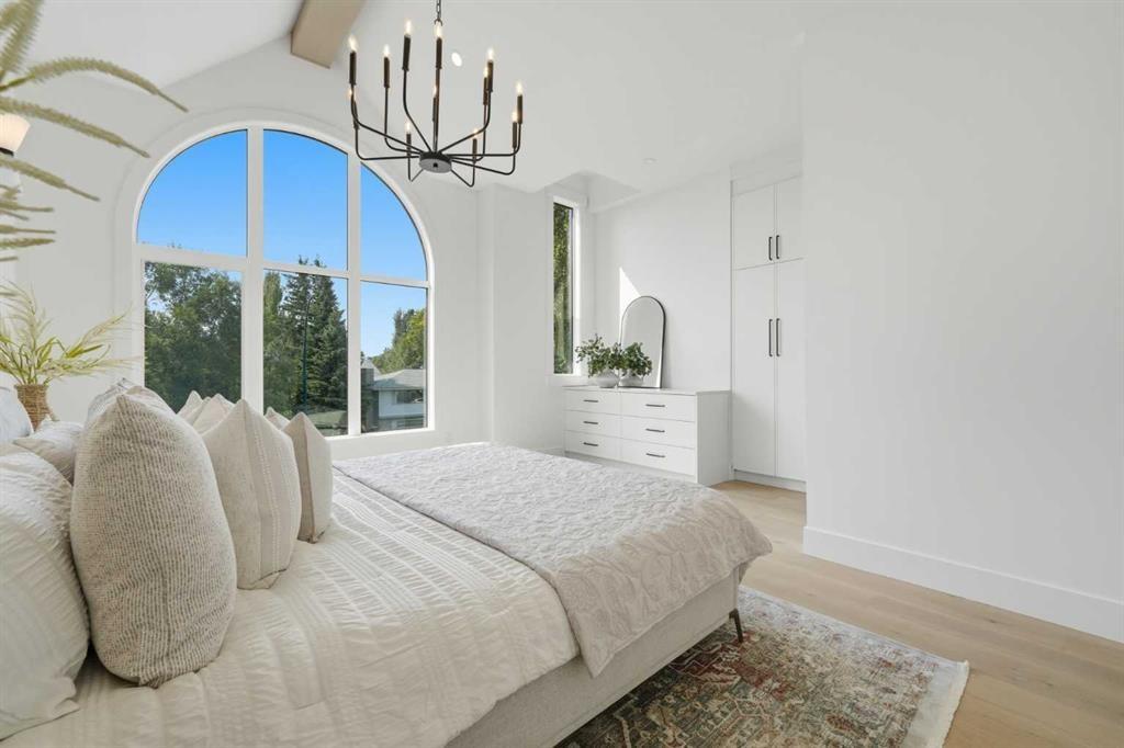 2004 51 Avenue Sw, Calgary, AB - Indoor Photo Showing Bedroom