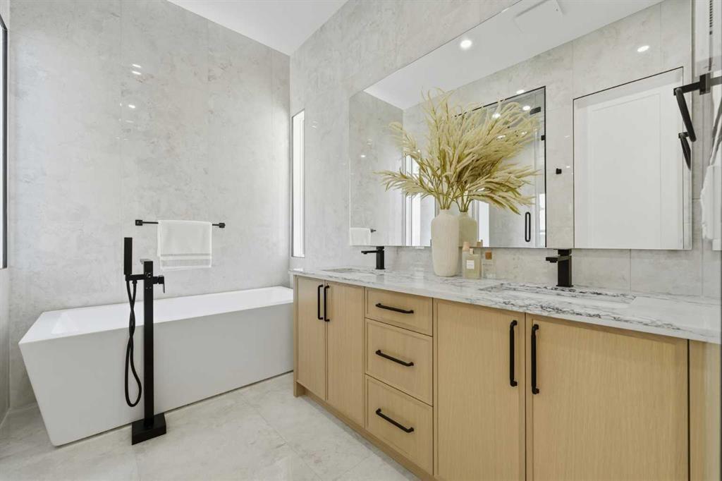 2004 51 Avenue Sw, Calgary, AB - Indoor Photo Showing Bathroom
