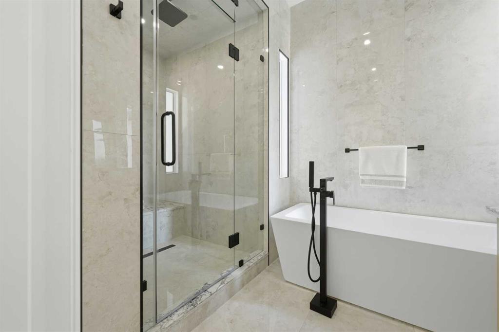 2004 51 Avenue Sw, Calgary, AB - Indoor Photo Showing Bathroom