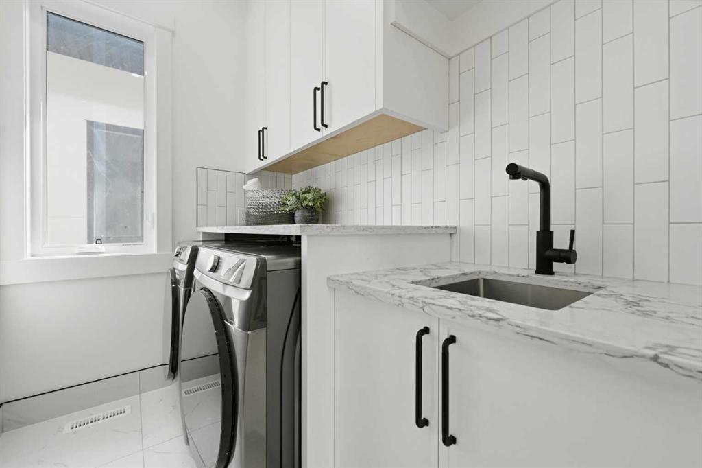 2004 51 Avenue Sw, Calgary, AB - Indoor Photo Showing Laundry Room