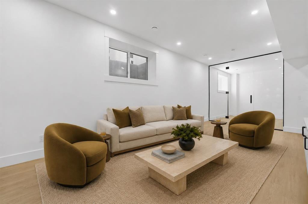 2004 51 Avenue Sw, Calgary, AB - Indoor Photo Showing Living Room