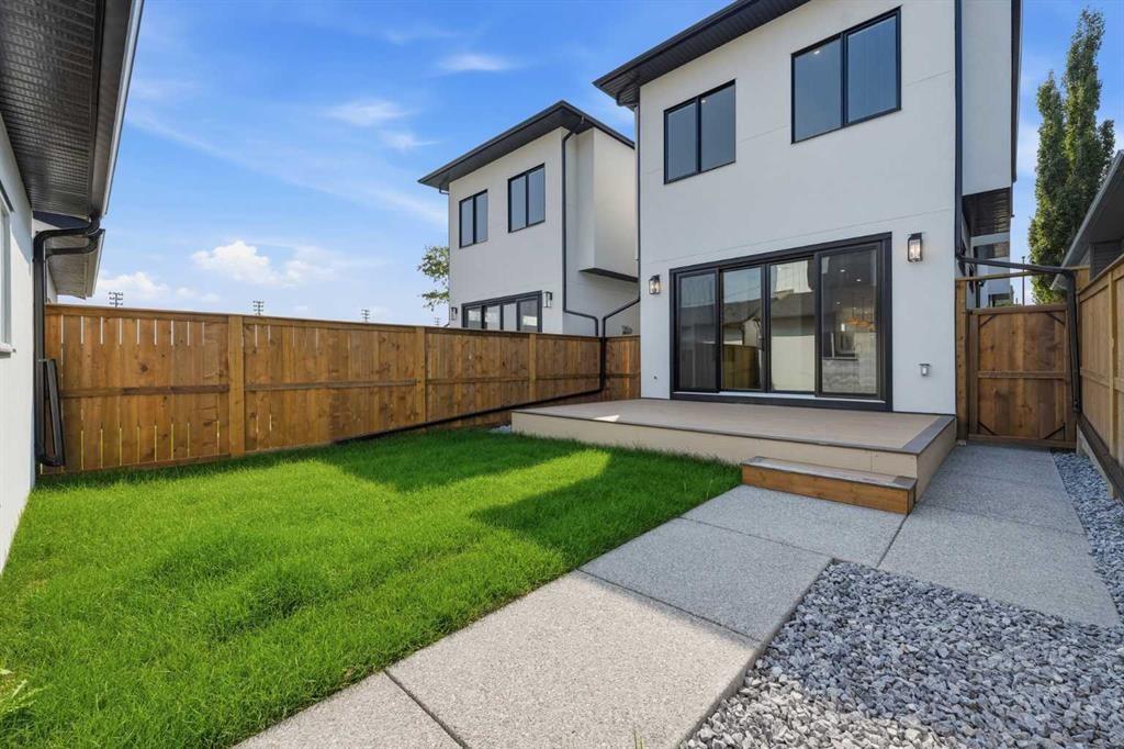 2004 51 Avenue Sw, Calgary, AB - Outdoor