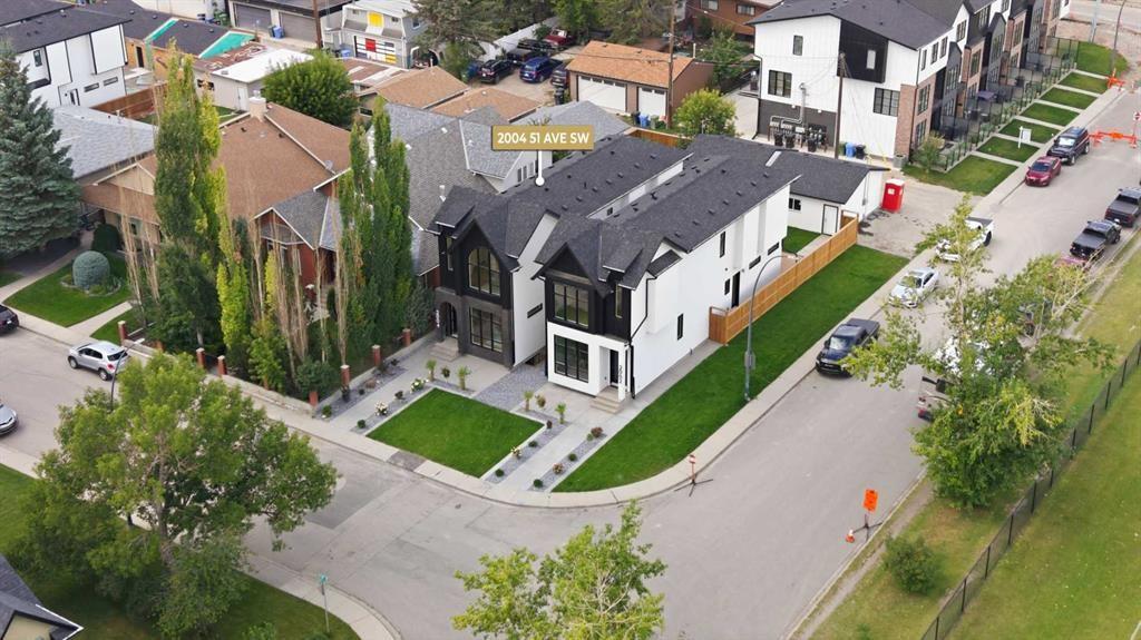 2004 51 Avenue Sw, Calgary, AB - Outdoor With View
