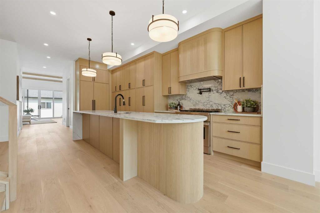 2004 51 Avenue Sw, Calgary, AB - Indoor Photo Showing Kitchen With Upgraded Kitchen