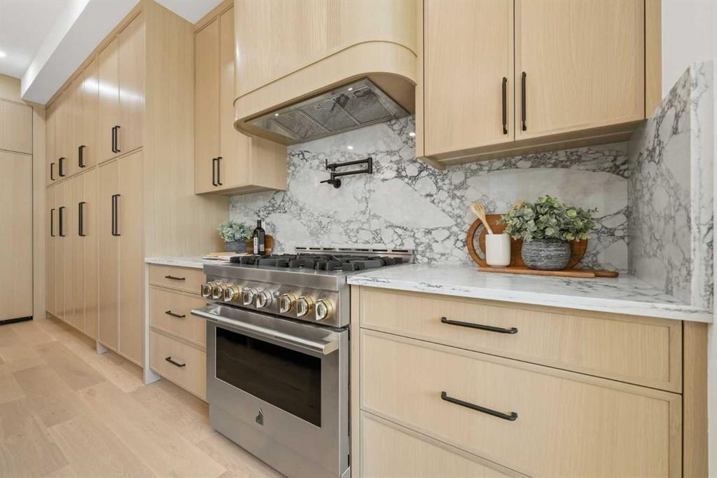 2004 51 Avenue Sw, Calgary, AB - Indoor Photo Showing Kitchen