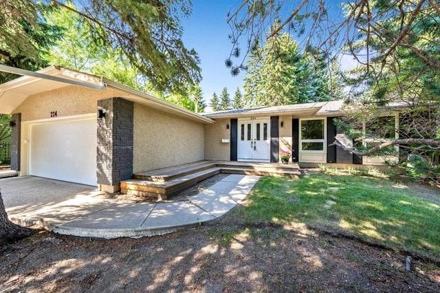 224 Varsity Crescent NWCalgary, AB T3B 2Z6
