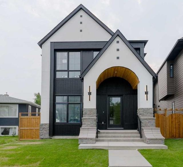 2207 Victoria Crescent NW Calgary, AB T2M 4E4
