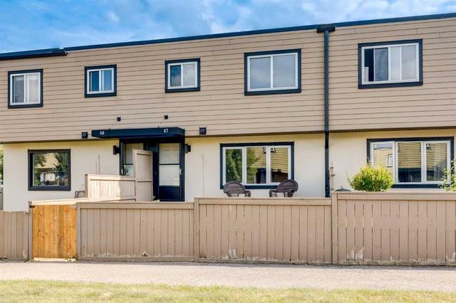 67-3809 45 Street SW Calgary, AB T3B 1T3
