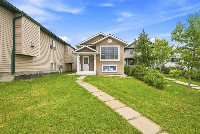 176 Taracove Estate Drive NE Calgary, AB T3J 4R2