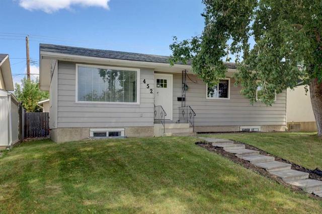 452 Queen Alexandra Way SE Calgary, AB T2J 3P1