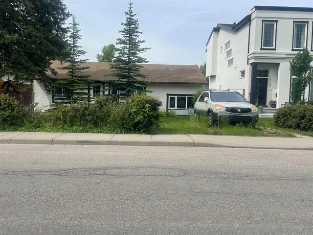 5123 19 Avenue NW Calgary, AB T3B 0T1