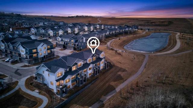 116 Crestridge Common SW Calgary, AB T3B 6J5