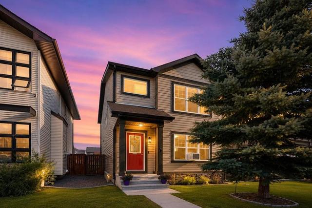 70 Walden Manor SE Calgary, AB T2X 0N1