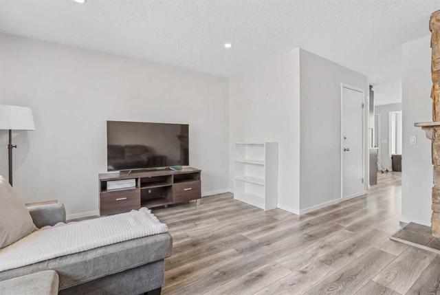 84 Falconridge Place NE Calgary, AB T3J 1A6