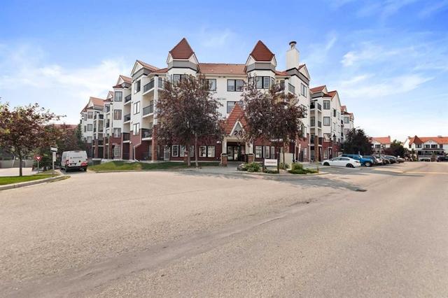 205-20 Royal Oak Plaza NW Calgary, AB T3G 0E6