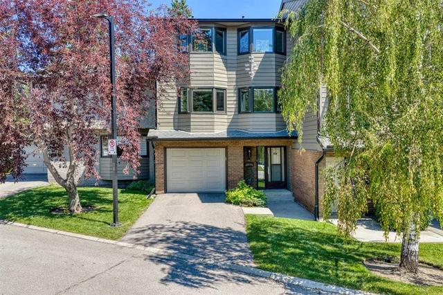104-23 Glamis Drive SW Calgary, AB T3E 6S3